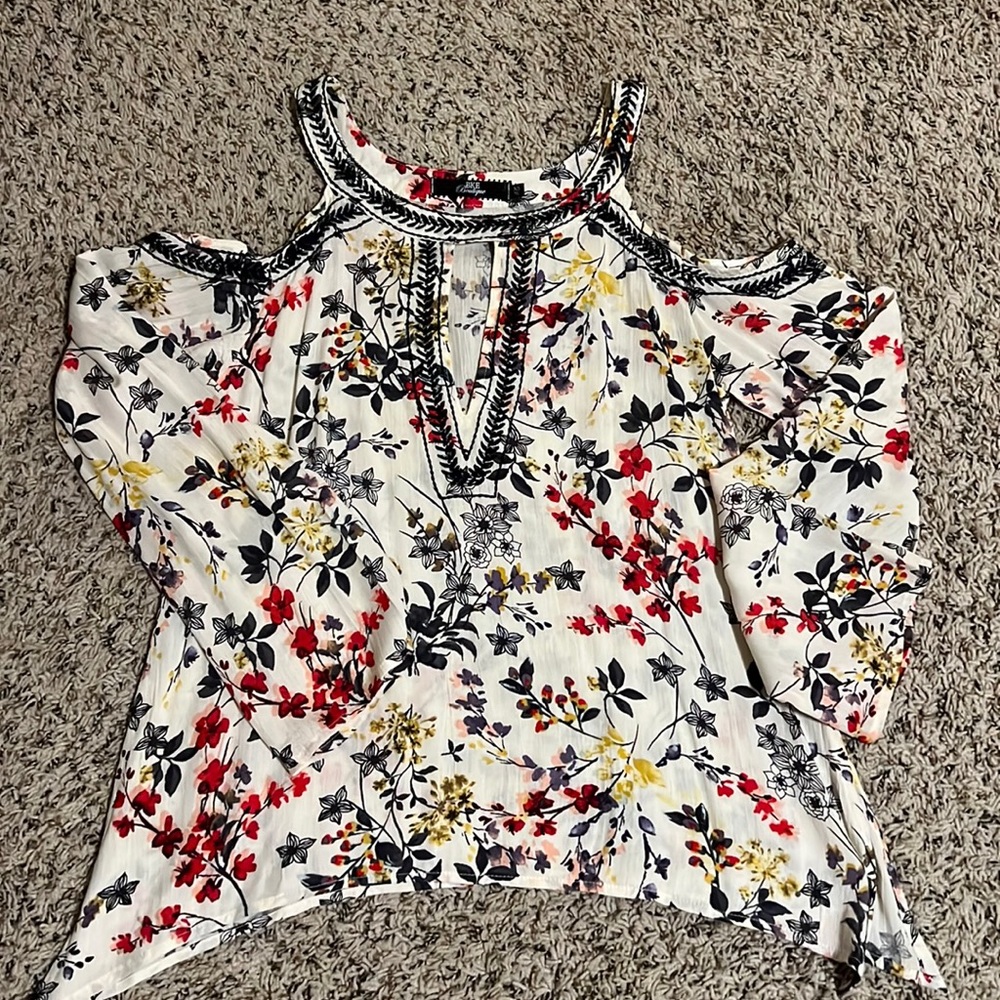 Long sleeve excellent condition. Worn 2 times